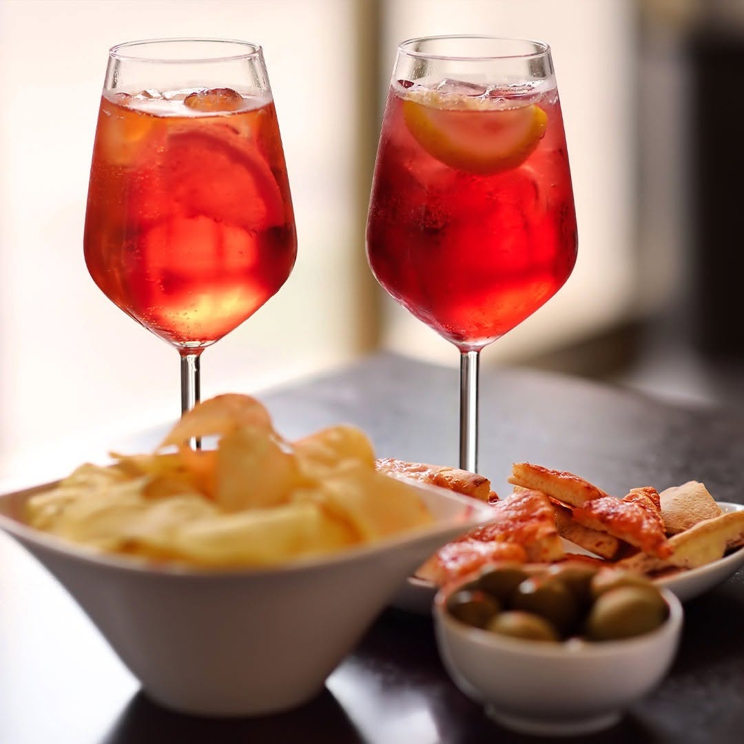 Bio-Aperitivo Berry · fruchtig herber Spritz mit Beeren. 700ml | 14,5%vol.