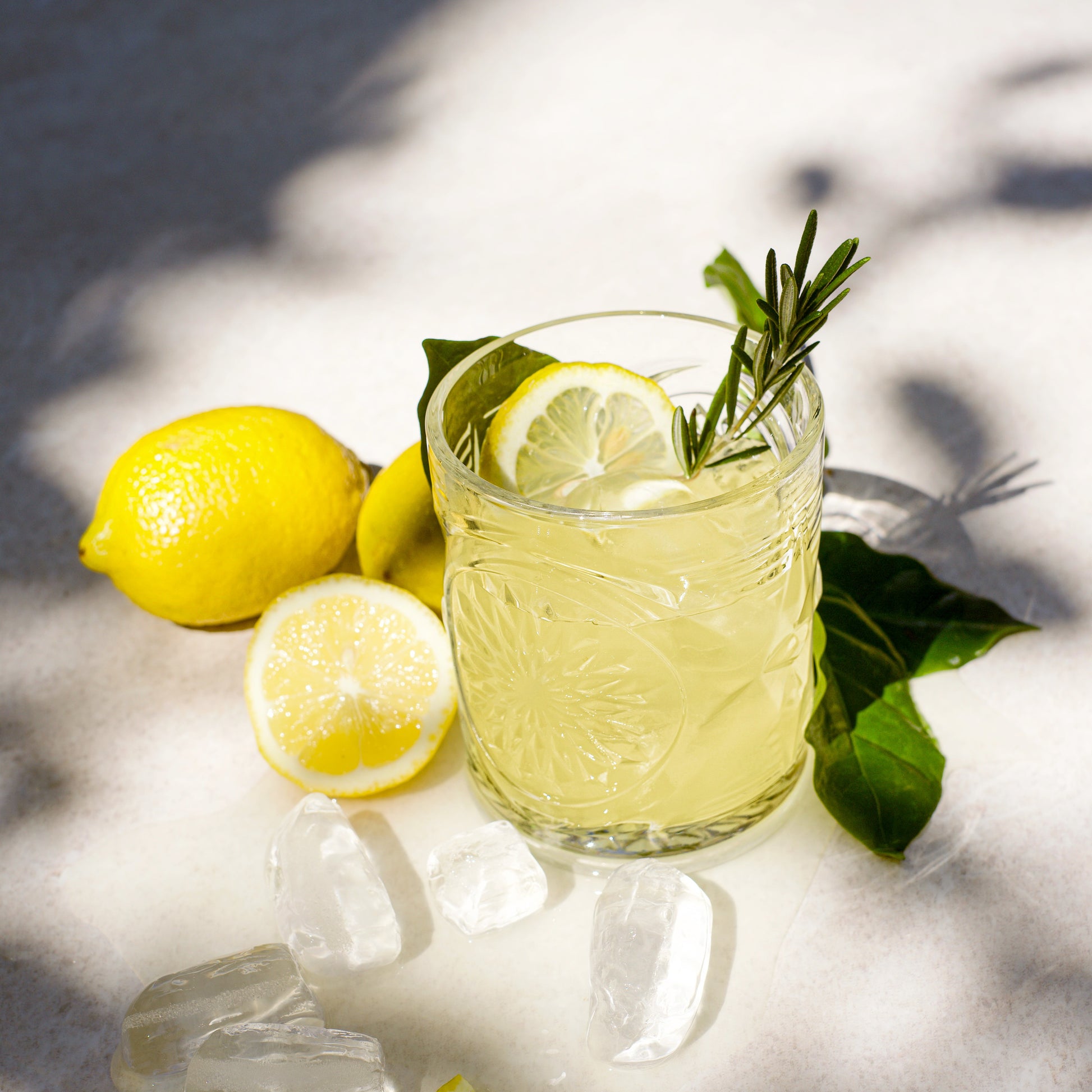 MAĒMO Limoncello - fruchtiger Sommerspritz/ Highball mit Zitronen 